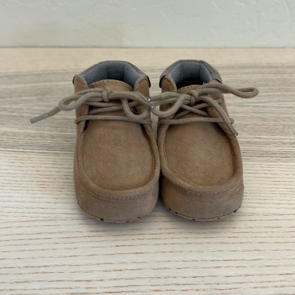 NWOT - Old Navy baby shoes